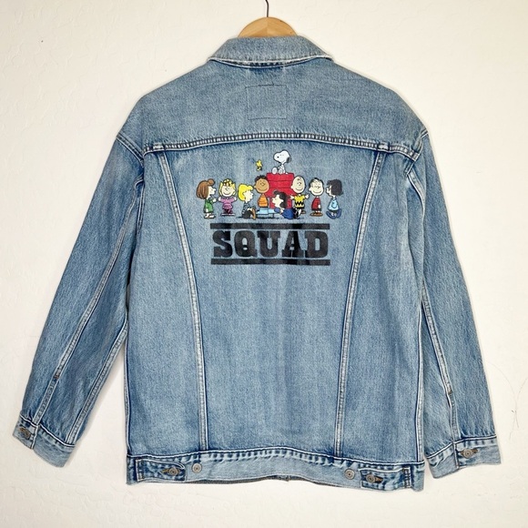 LEVIS X Peanuts Snoopy Light Wash Denim Trucker Jacket SAMPLE PIECE - Picture 1 of 8